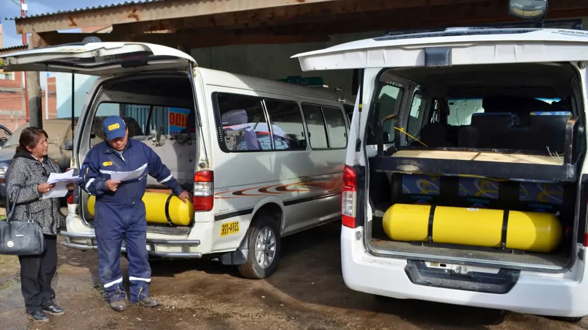 CHOFERES DICEN QUE FALTAN SURTIDORES DE GNV Y REQUIEREN MÁS GASOLINA PARA VIAJES LARGOS 