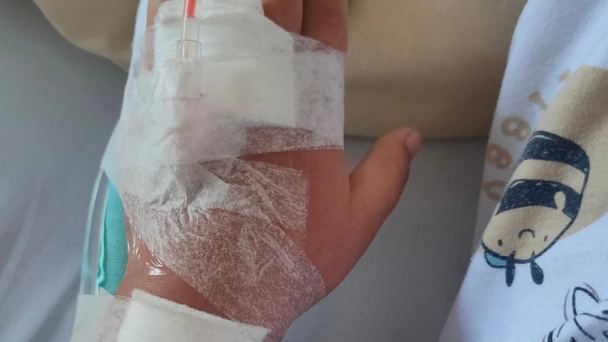 PADRE Y MADRASTRA GOLPEAN A NIÑO DE TRES AÑOS Y LO DEJAN EN TERAPIA INTENSIVA