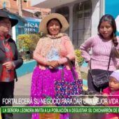 Leonora impulsa su negocio familiar de chicharrón de pollo con capital semilla