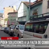 Conductores esperan horas en La Paz confiando en solución del nuevo gobierno