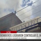 Persona resulta herida al rescatar a sus mascotas en incendio de vivienda en La Paz