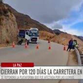 Cierran tramo de la carretera Oruro-Cochabamba por reposición de plataforma dañada