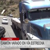 Camión con químicos queda estacionado más de 24 horas en Av. Alcoreza por error de GPS