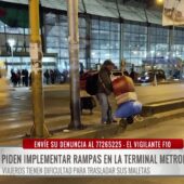 Pasajeros de El Alto exigen instalación de rampas en la Terminal Metropolitana de Buses