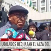 Jubilados de La Paz piden suspender aumento del precio del pan hasta estabilizar la economía