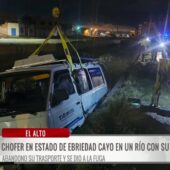 Conductor ebrio provoca accidente y cae con su vehículo a un río en El Alto